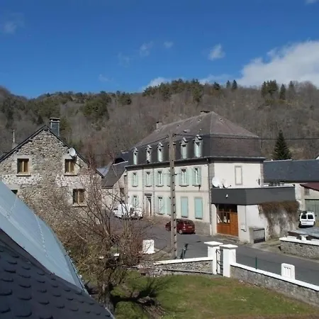 بيت للعطل Maison Chambon-sur-lac, 6 Pieces, 6 Personnes - Fr-1-395-32 *